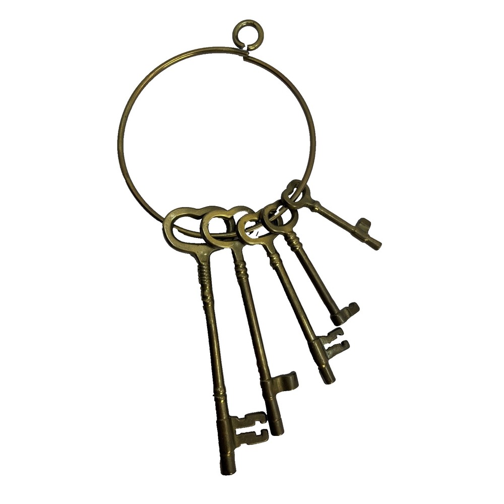 VTG Large Heavy Brass Skeleton Keys on Ring Set of 5 Keys Wall Decoration 12 In